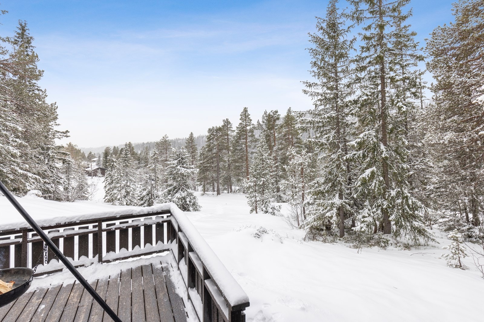 Hytta og terrassen er sørvest-vendt og har meget gode solforhold. Galleribilde