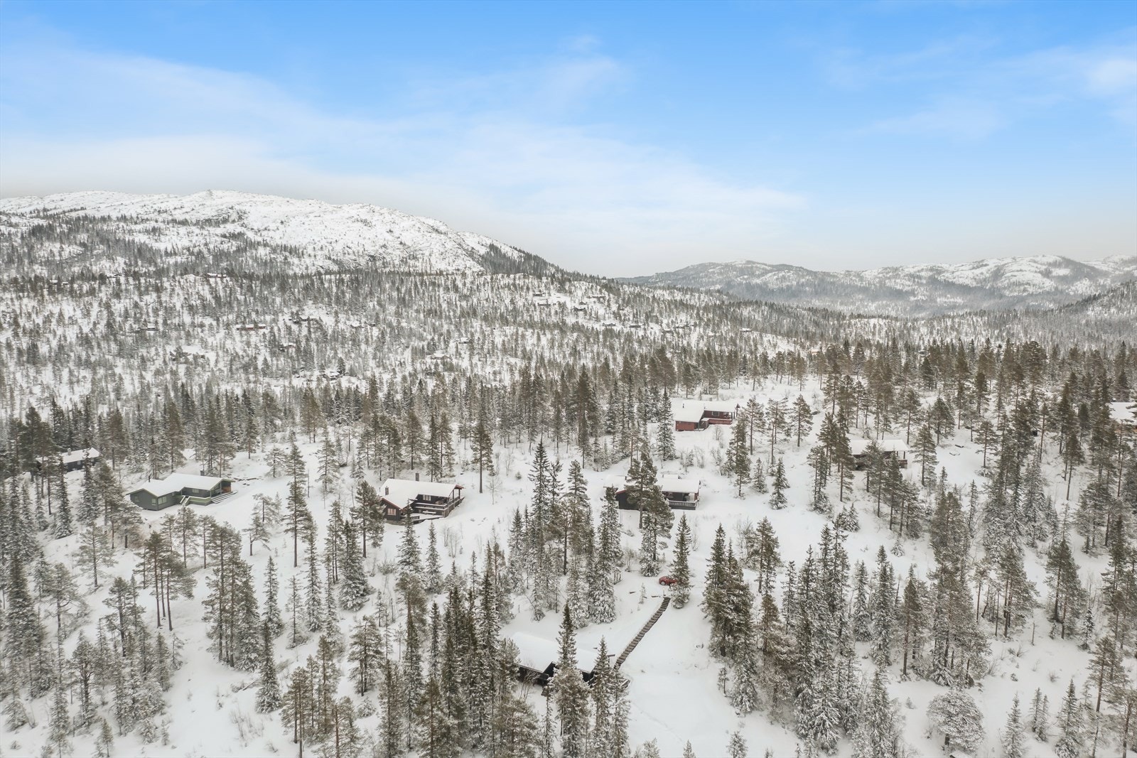 Småviltjakt er et annet høydepunkt området byr på. Det er ikke utenkelig at du får øye på villreinstammen når du er ute og går, en flokk på rundt 570 dyr holder til på Norefjellplatået. Galleribilde