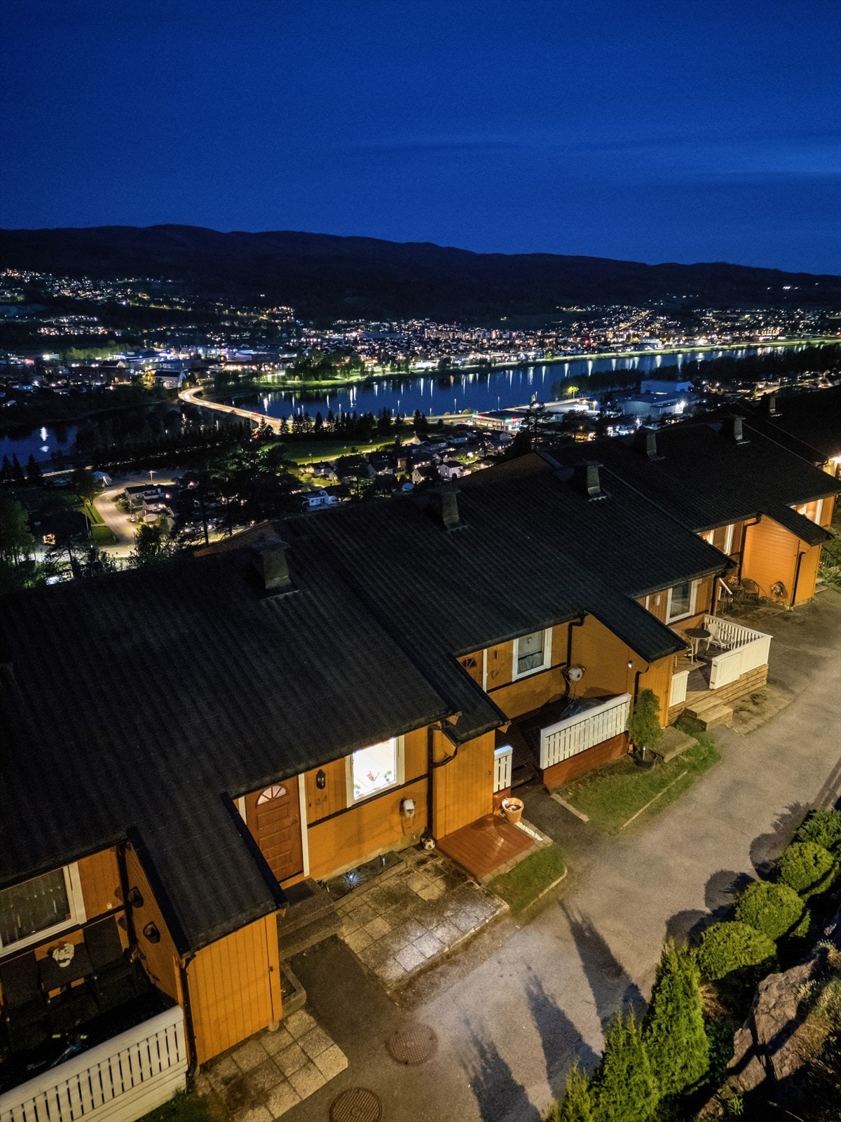 Dette er et trivelig og barnevennlig nabolag, med kun 4 minutters gange til barneskole. Galleribilde