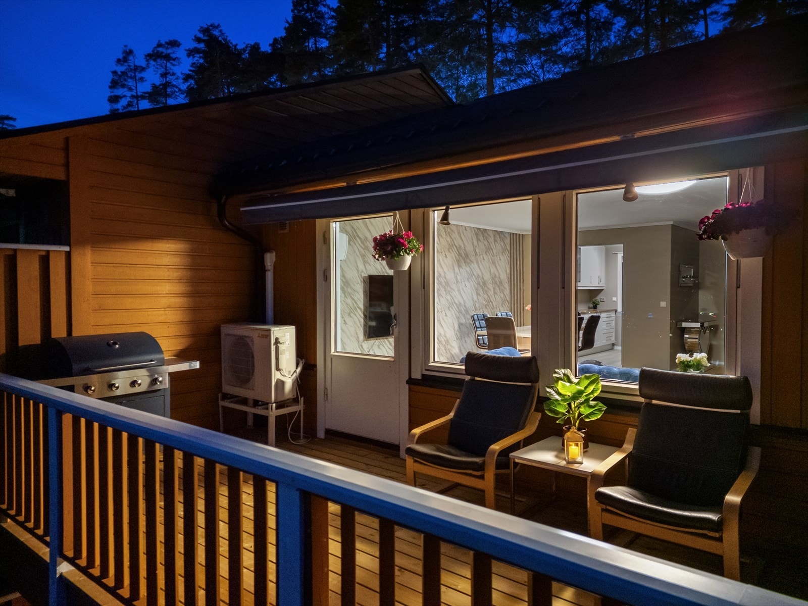 Hyggelig kveldsstemning på terrassen! Galleribilde