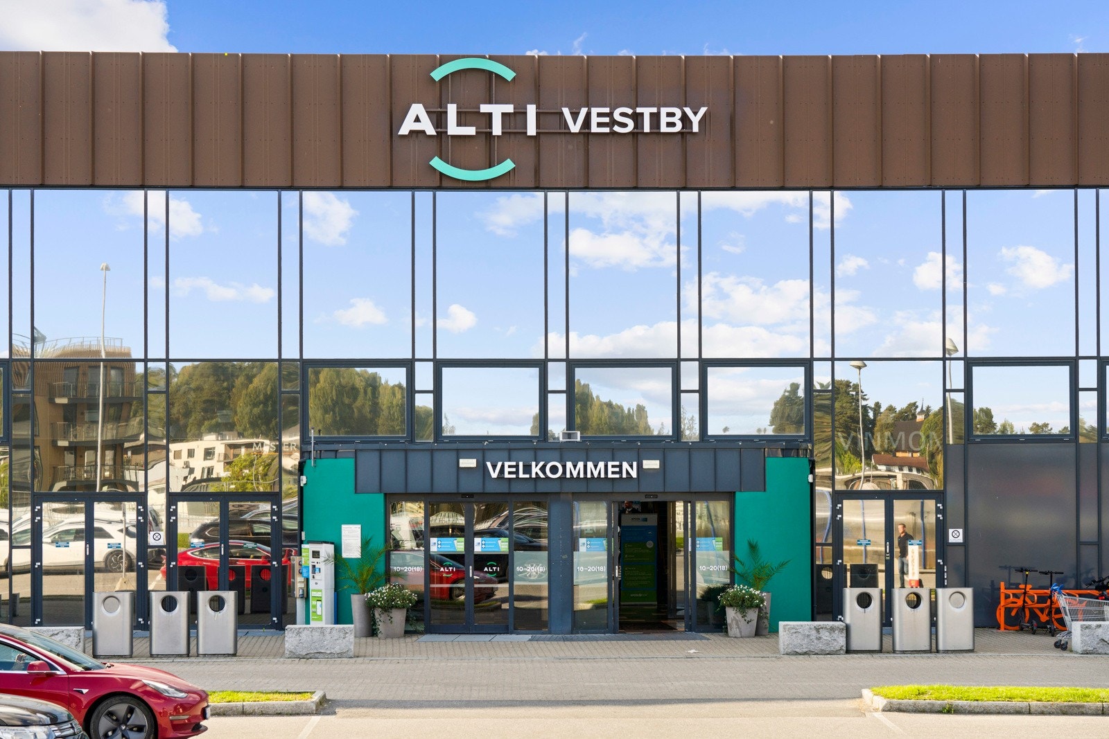 Umiddelbar nærhet til ALTI Vestby - et moderne kjøpesenter med et bredt utvalg av butikker, serveringssteder og servicetilbud. Galleribilde