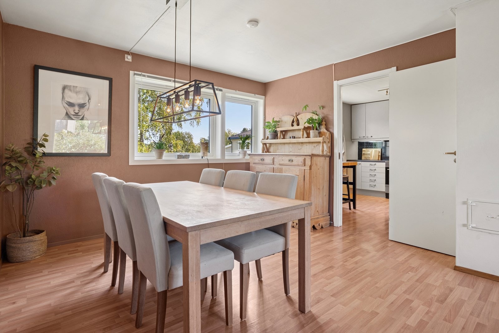 Spisegruppen tar plass i egen sone og innbyr til sosiale og hyggelige måltider med kjente og kjære. Galleribilde