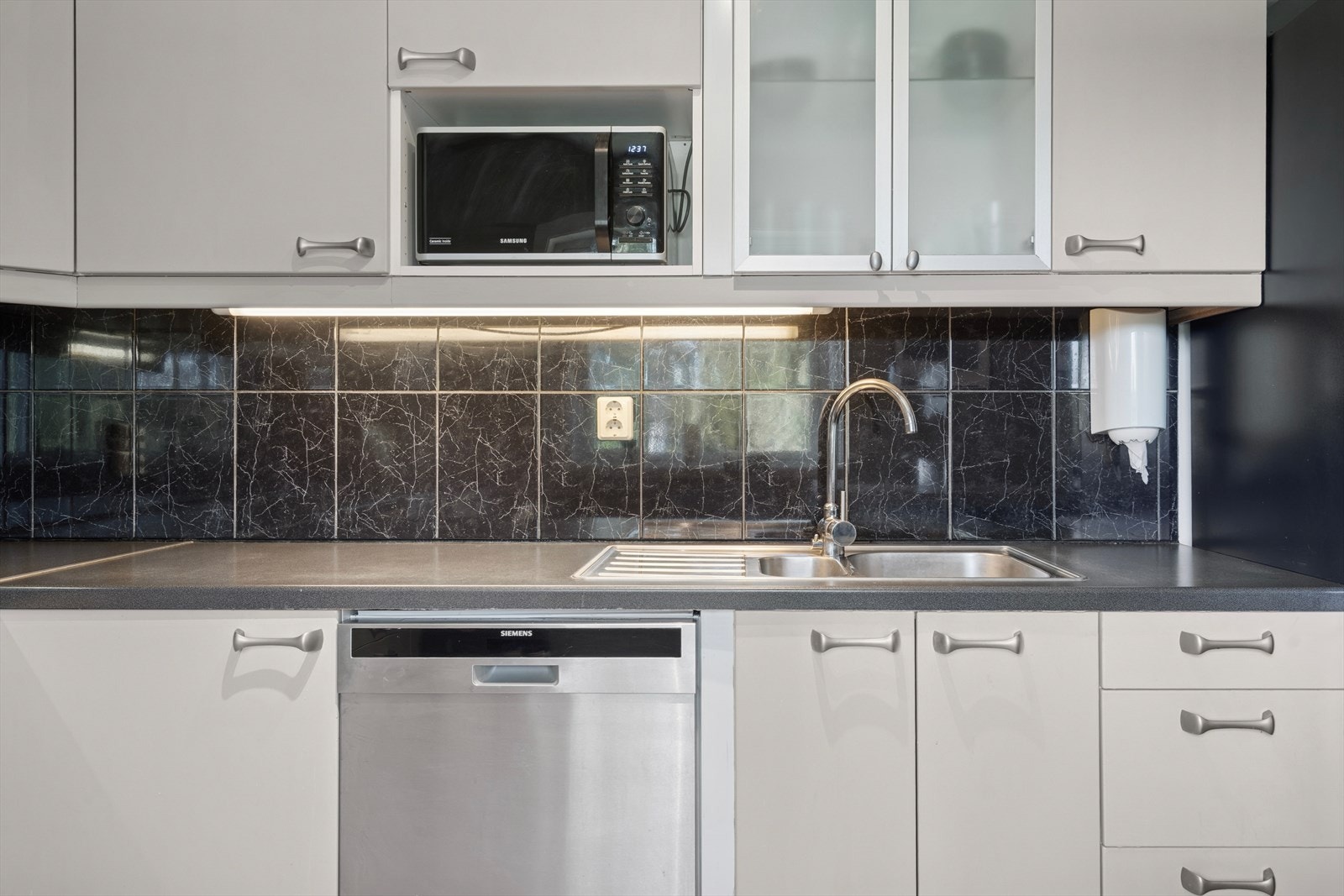 Plass for frittstående hvitevarer som komfyr, oppvaskmaskin og kjøl/frys. Galleribilde