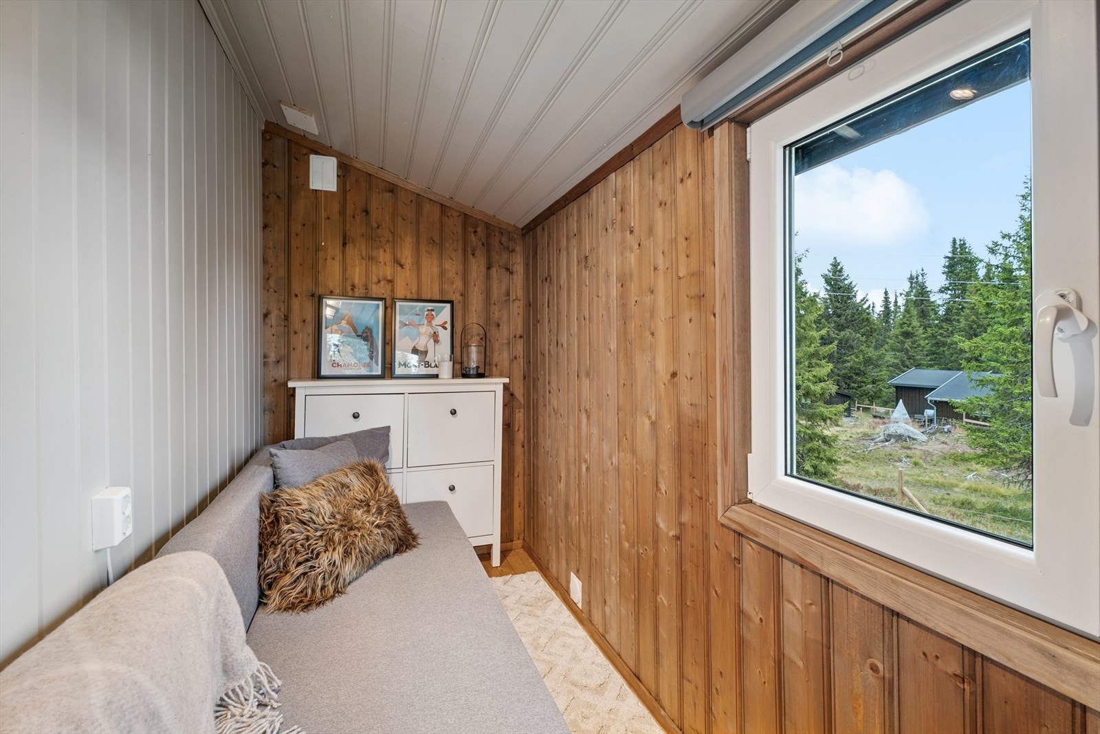 Sovealkove innredet med sovesofa for ekstra soveplasser. Galleribilde