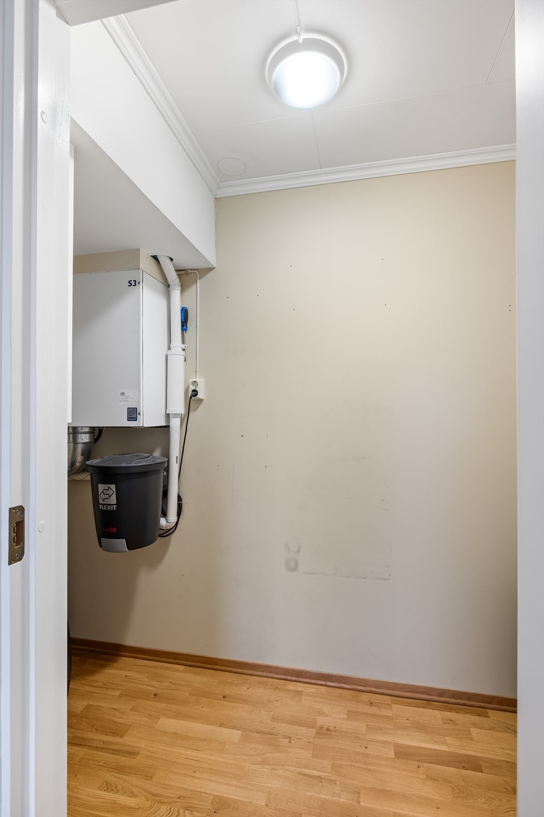 Innvendig bod på 4 m² for ekstra lagring. Her er også sentralstøvsugeren plassert. Galleribilde