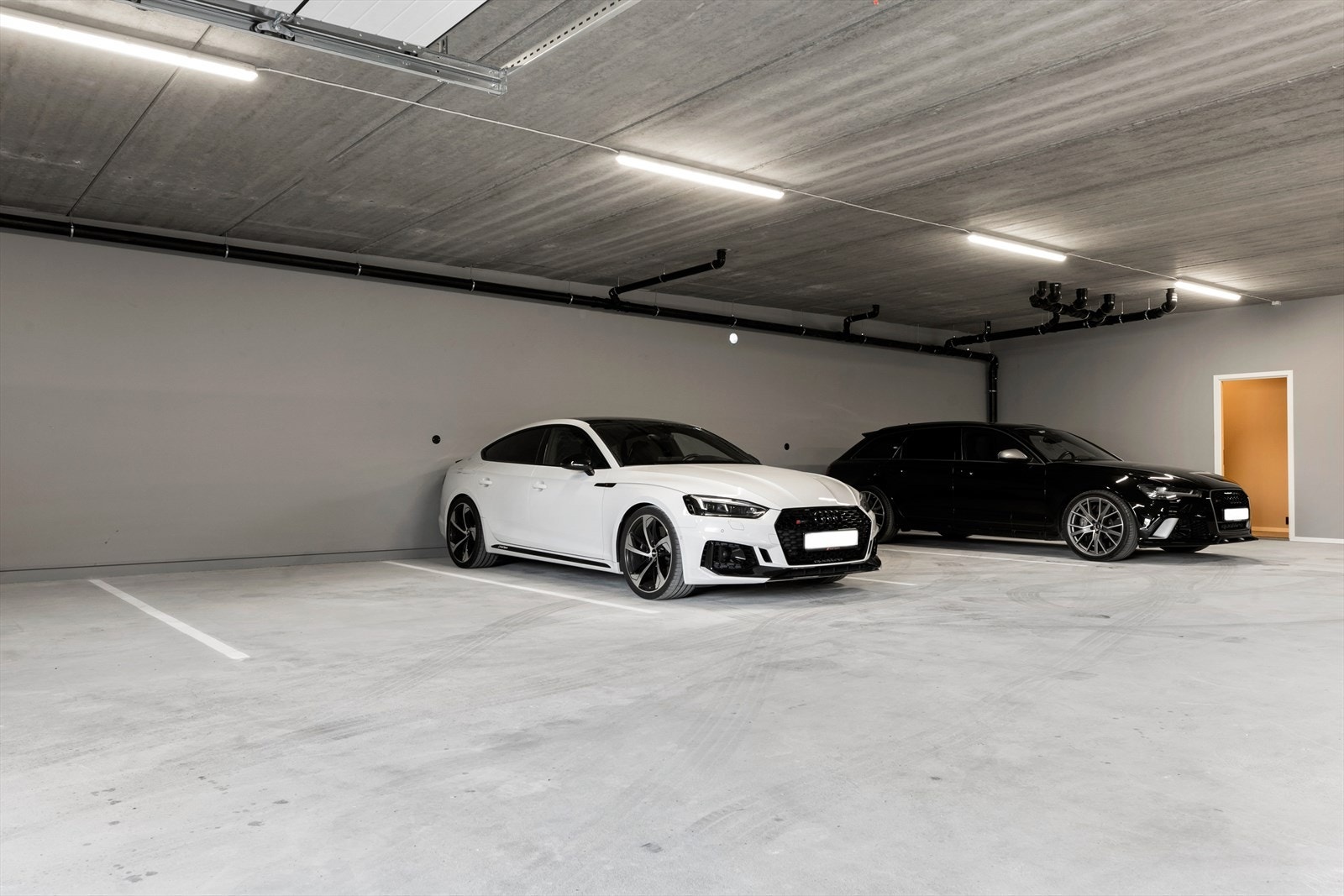 Felles garasjekjeller Galleribilde