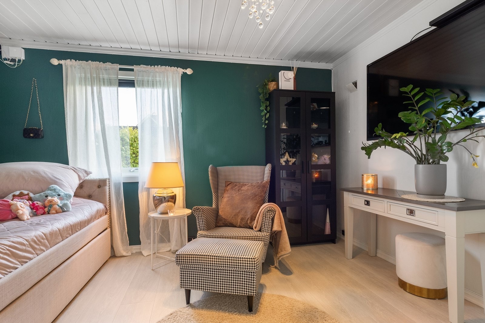 Spisestuen innredet som soverom. Galleribilde