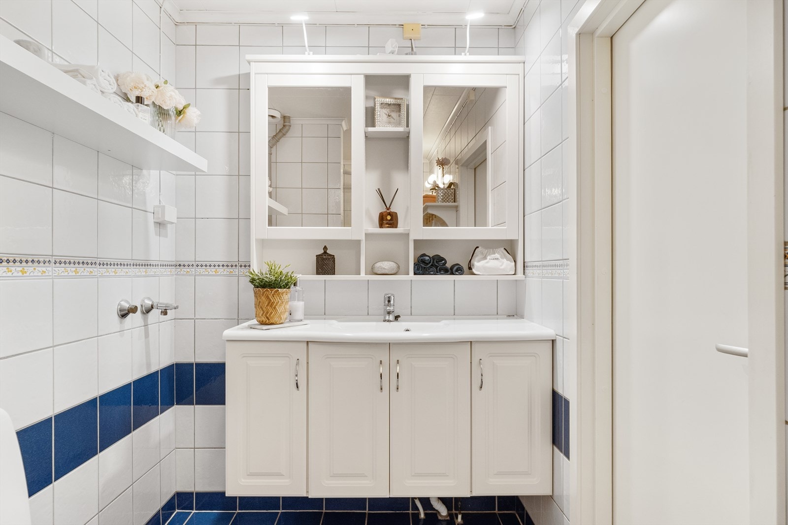 Flislagt bad fra 2009 med varmekabler for ekstra komfort. Galleribilde