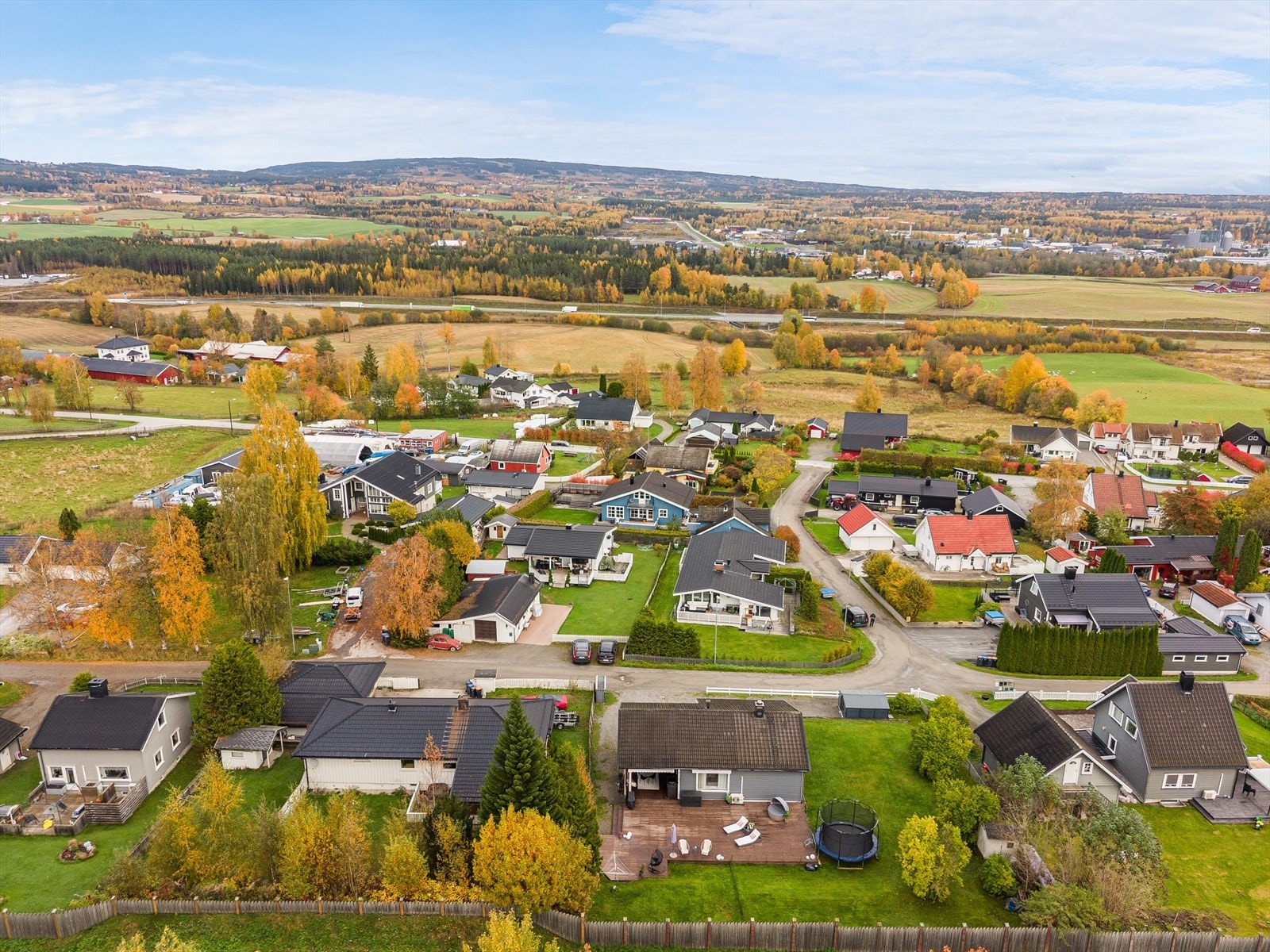 Nærområdet byr på turstier, lekeplasser og grønne omgivelser. Galleribilde
