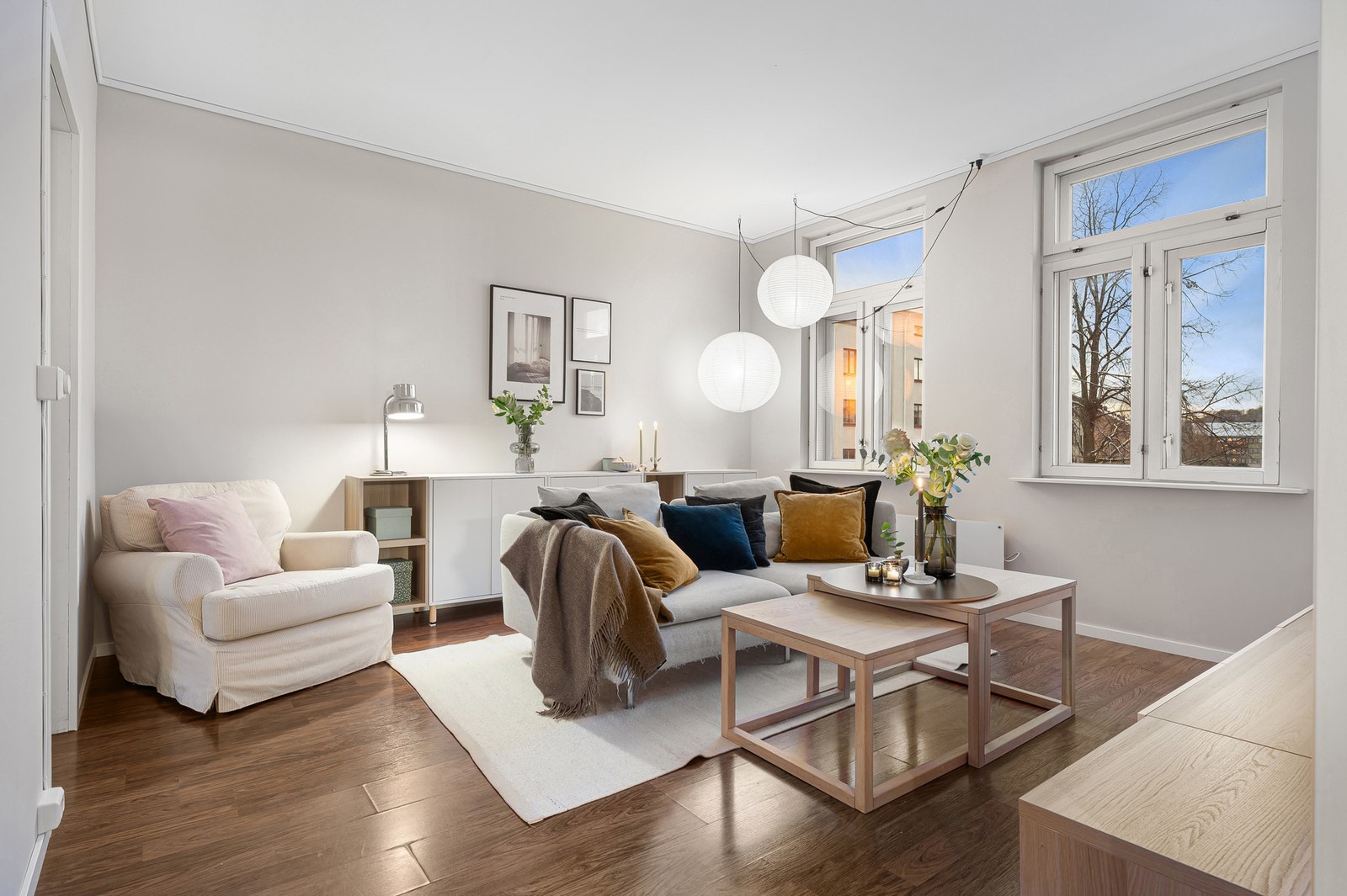 EiendomsMegler 1 v/Martin Nordmo har gleden av å ønske velkommen til en pen 2-roms selveierleilighet med sentrumsnær beliggenhet på Rosendal. Foto presentert av Krokstad & Nervik. Galleribilde