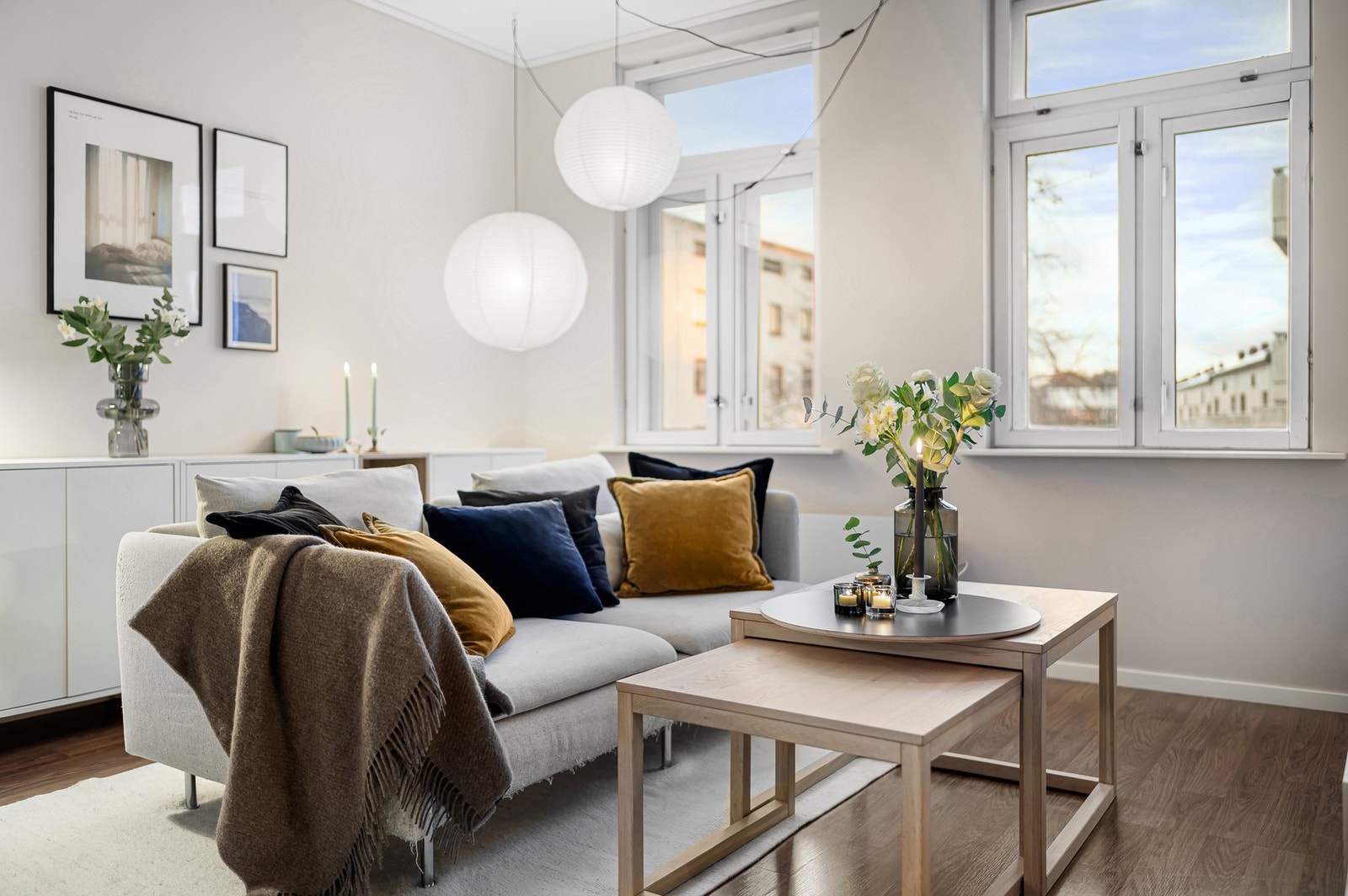 Leiligheten måler 52 kvm (BRA-i) og består av stue, kjøkken, entré og 1 soverom. Galleribilde