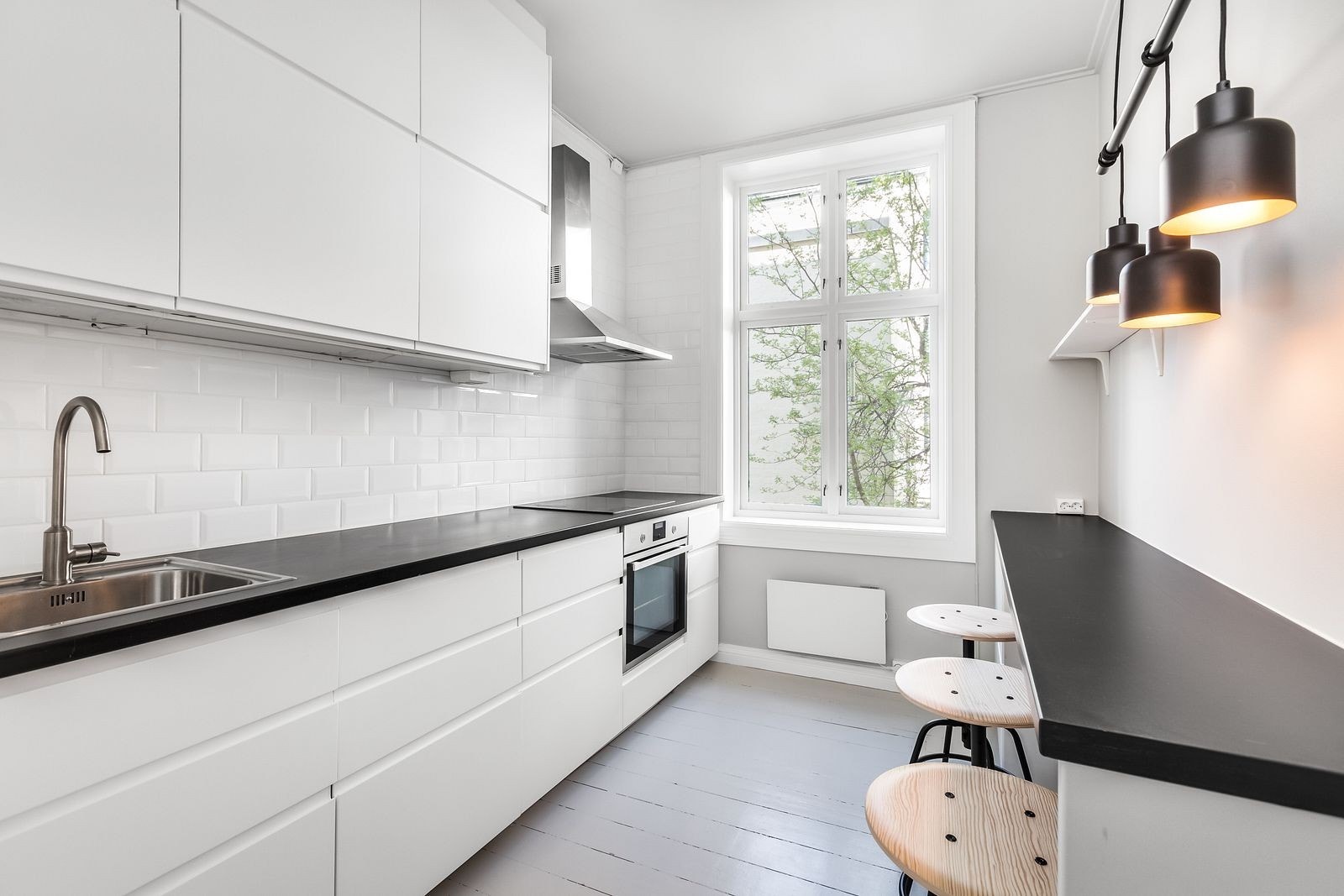 Kjøkken med alt av hvitevarer inkludert, romslig kjøkken med sitteplass til 3 personer. Galleribilde