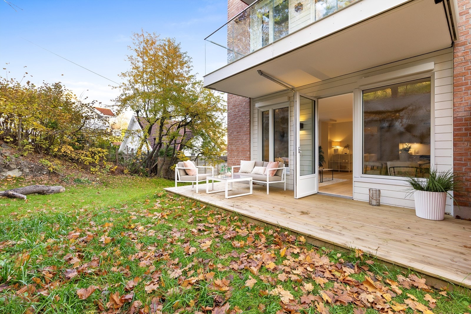 Har du barn, er det nok av boltreplass helt uten biltrafikk. Galleribilde