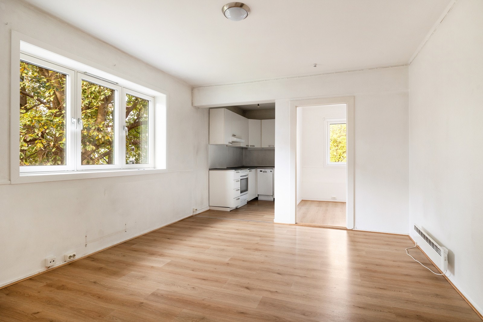 Her er det plass til både sofa og spisebord Galleribilde