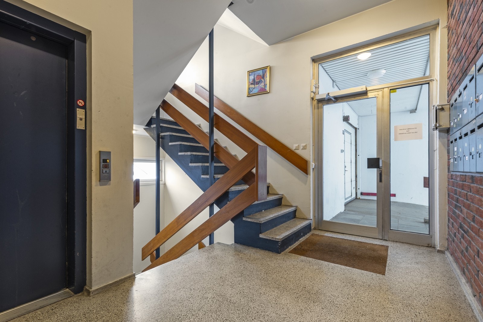 Fellesareal/inngangsparti. Det er heis i bygget! Galleribilde