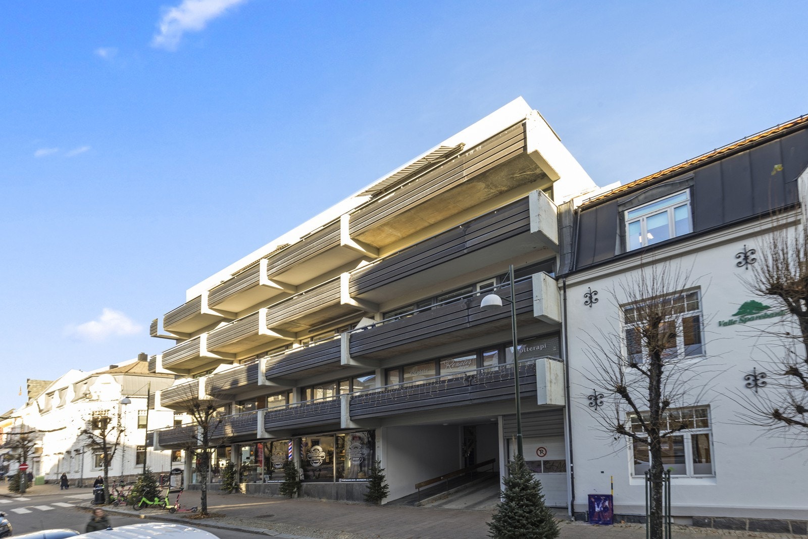 Fasaden fra Markens gate - som bader i sol på ettermiddag- og kveldstid Galleribilde