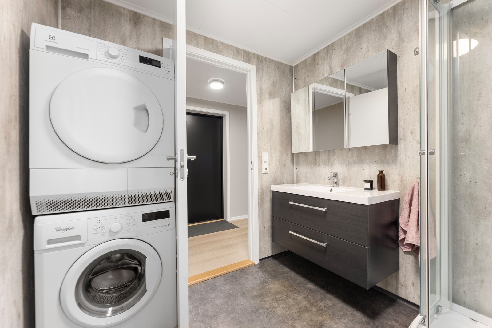 Her er også opplegg til vaskemaskin og tørketrommel. Galleribilde