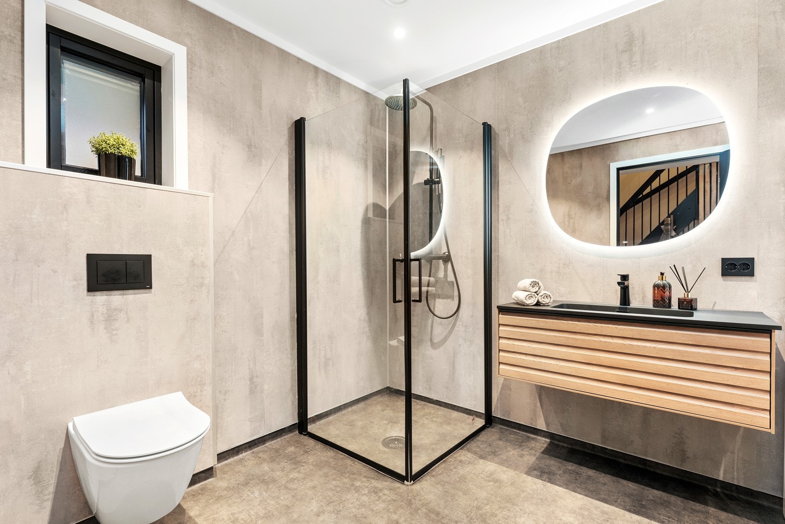 Her er også downlights i tak og varme i gulv. Galleribilde