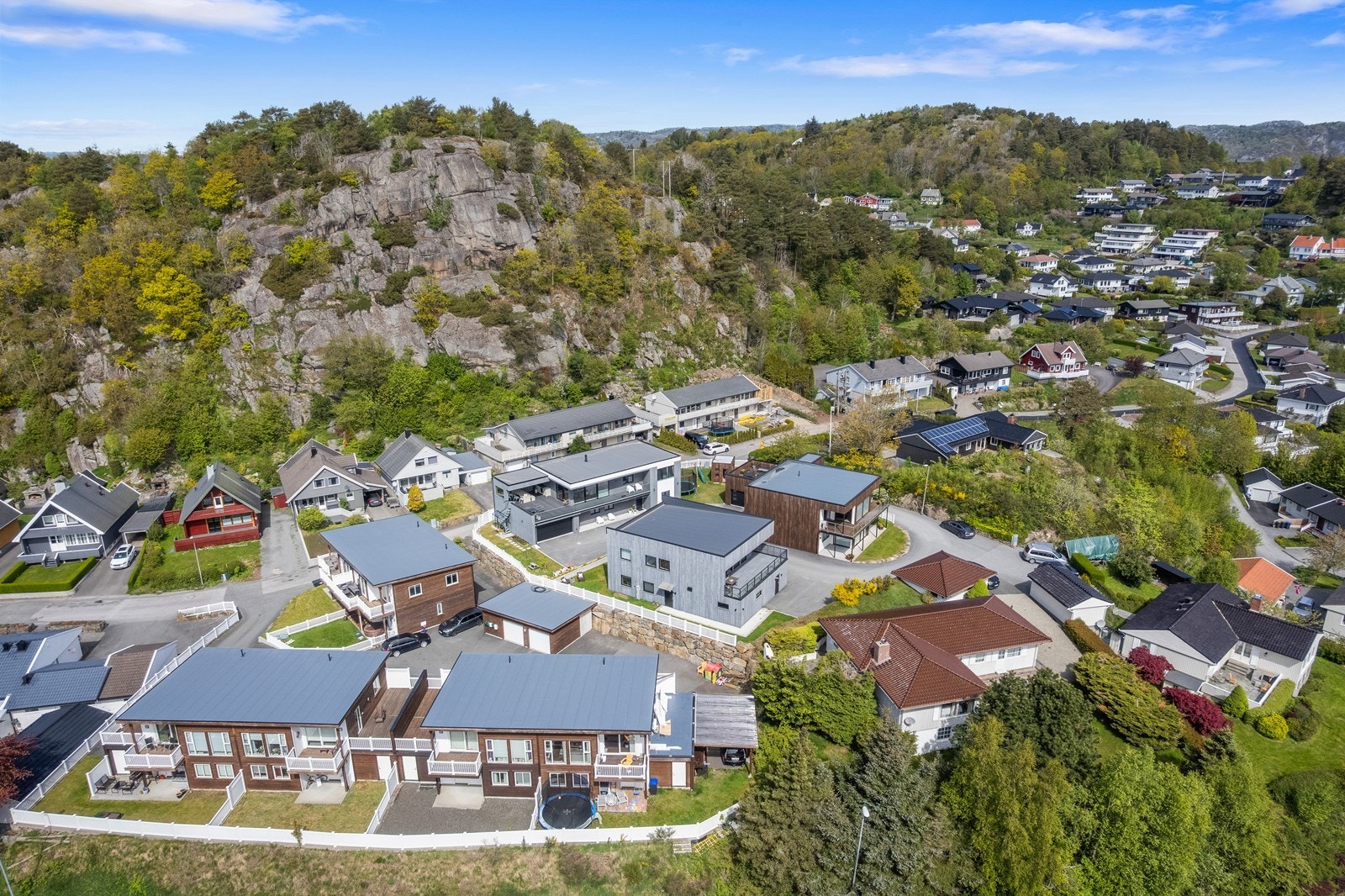 Det er flere barnefamilier i området, samt lekeplass like ved. Galleribilde