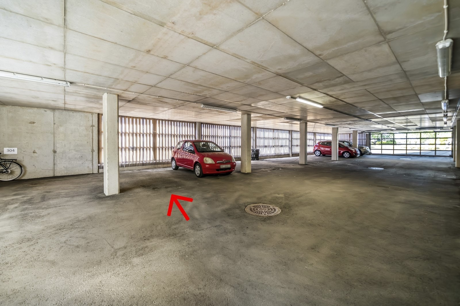 Felles garasjeanlegg med 1 p-plass Galleribilde