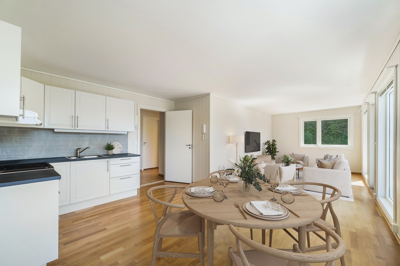 Velkommen - Spiseplass på kjøkken/stue (virtuelt møblert) Galleribilde