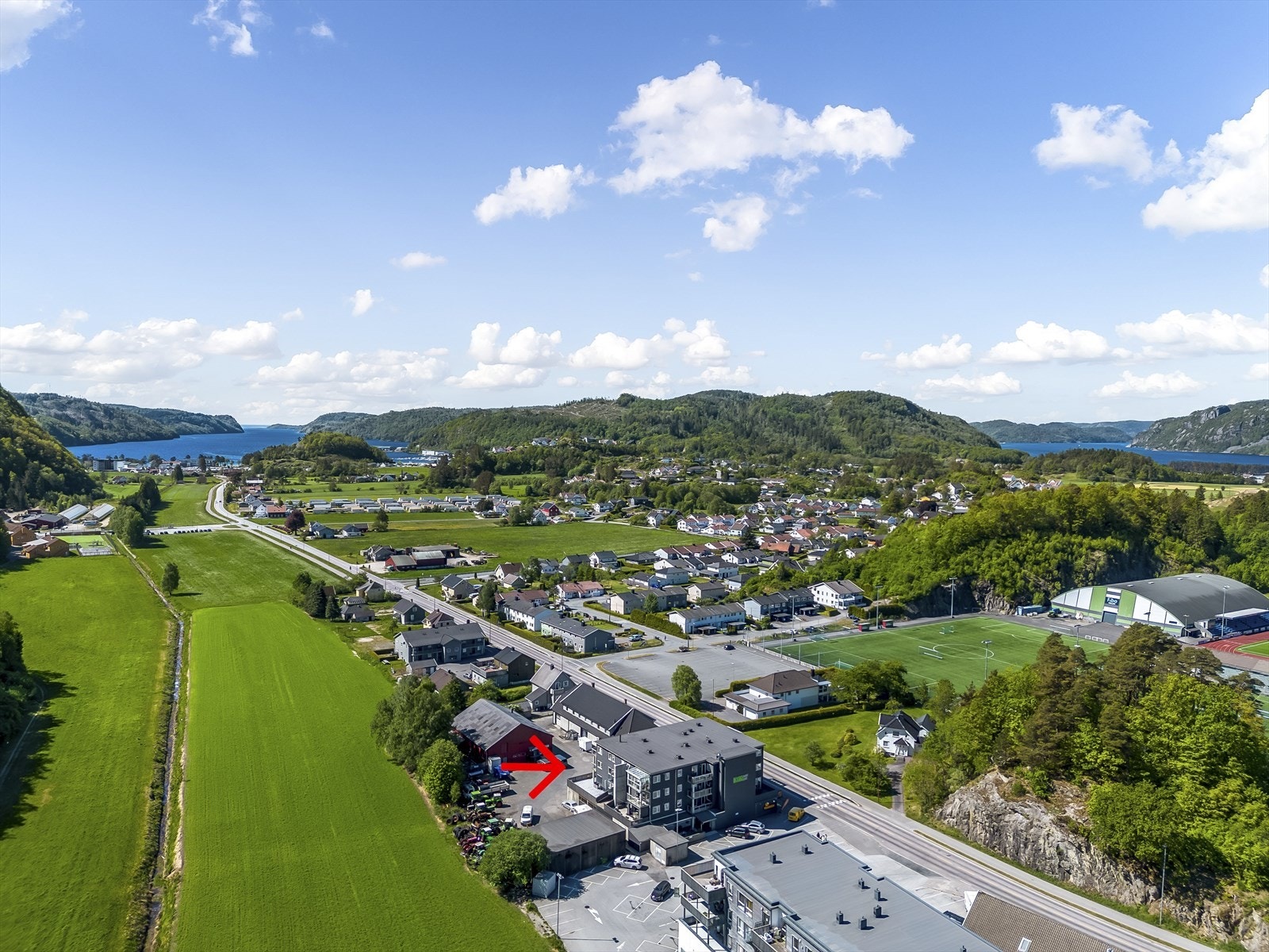 Oversikt over Rosfjordsletta og ut mot sjøen Galleribilde