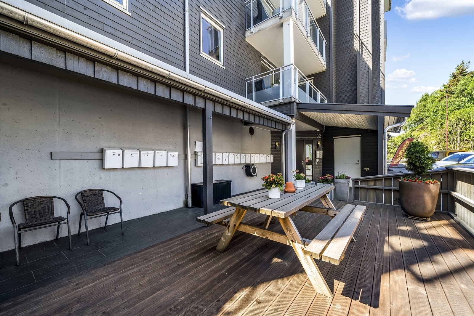 Uteområde ved felles inngang Galleribilde