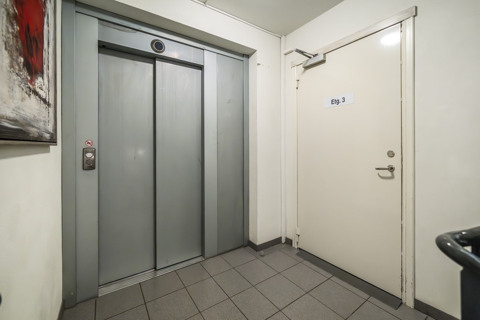 Felles inngang - heis i bygget Galleribilde