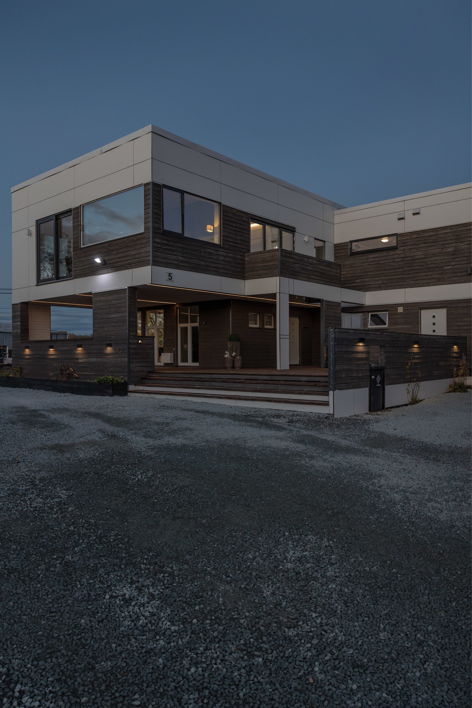 I deler av 2. etasje er det en praktisk 2-roms leilighet Galleribilde