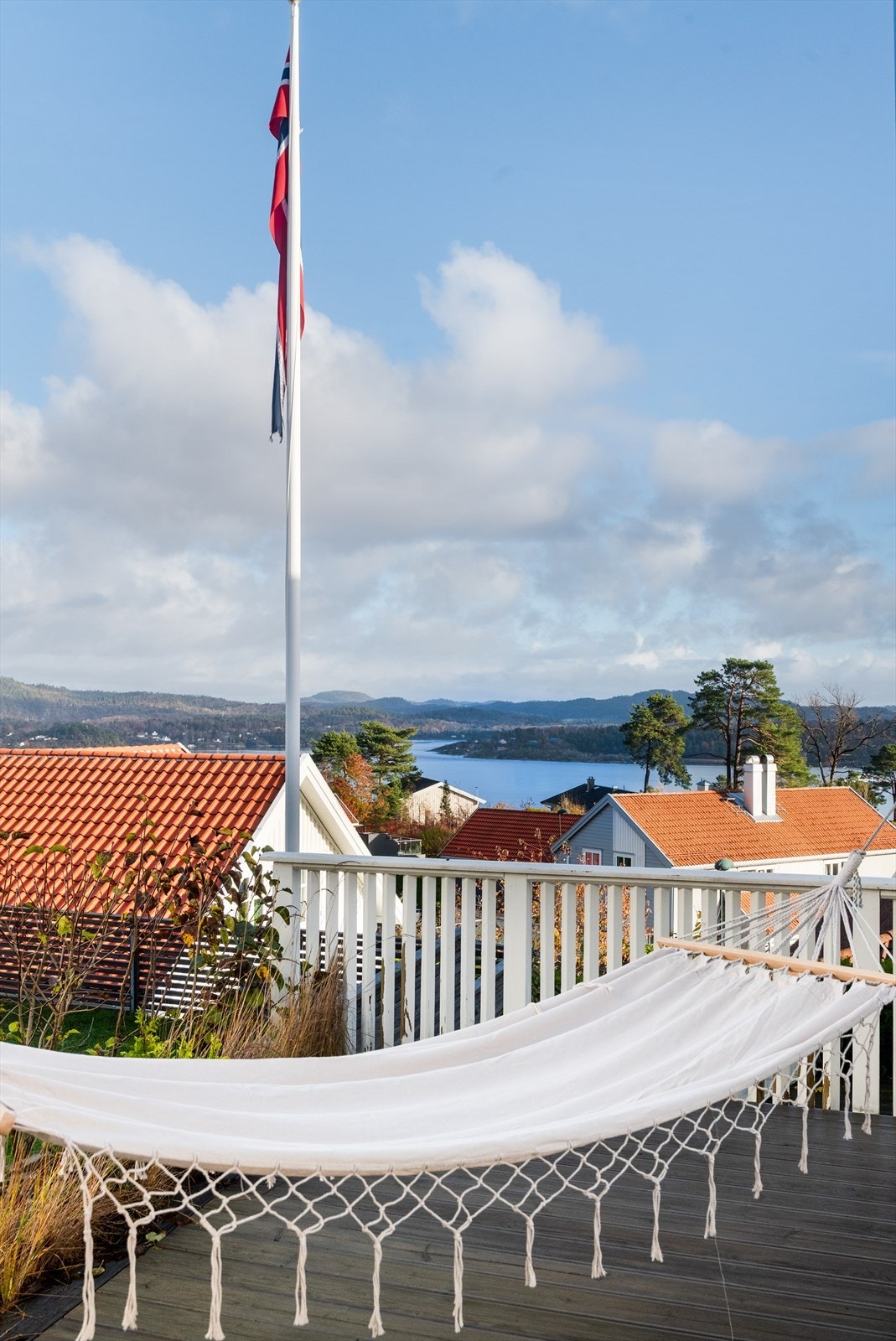 Herlige uteområder med med nydelig sjøutsikt! Galleribilde