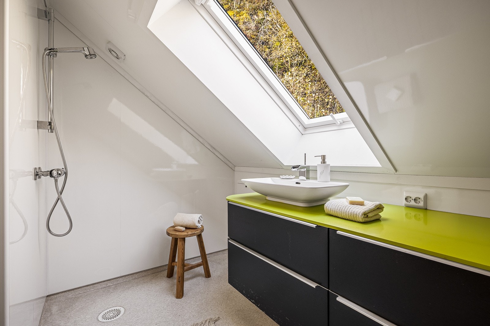 Badet ble pusset opp av fagfolk i 2012 - I forbindelse med arbeidet ble rørene til badet oppgradert med rør-i-rør-system Galleribilde