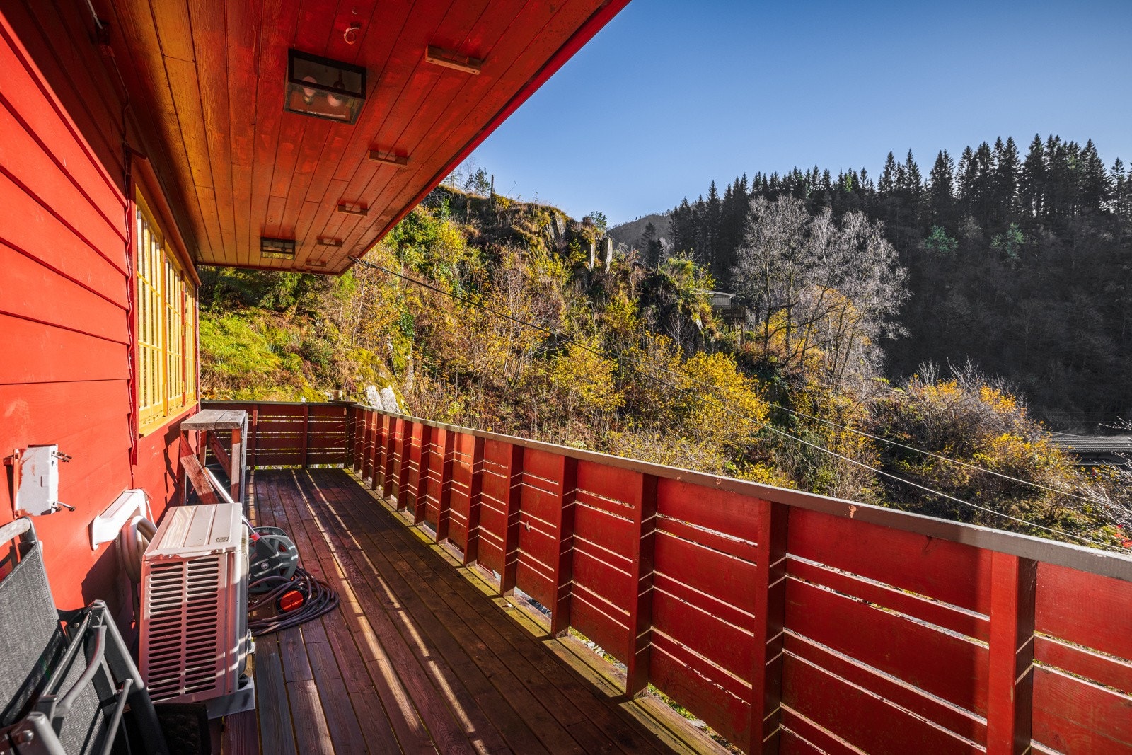 Fra kjøkkenet er det utgang til terrasse på 25 kvm Galleribilde