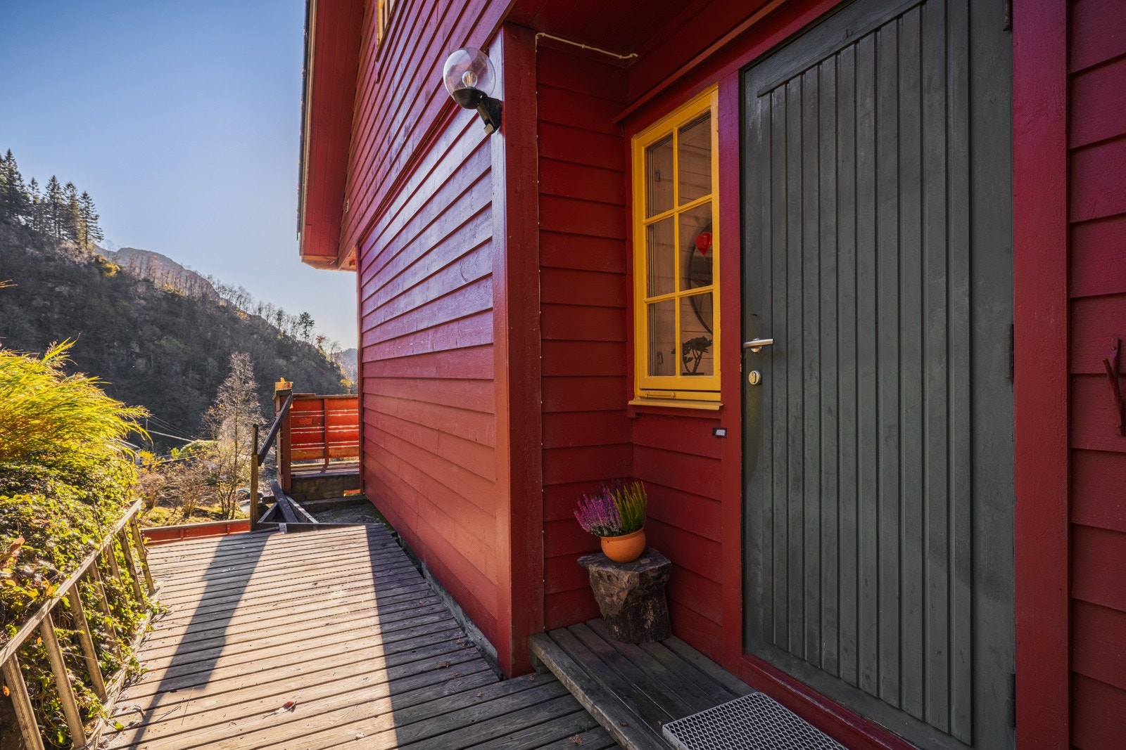 Inngangspartiet utenfor hovedinngangen Galleribilde