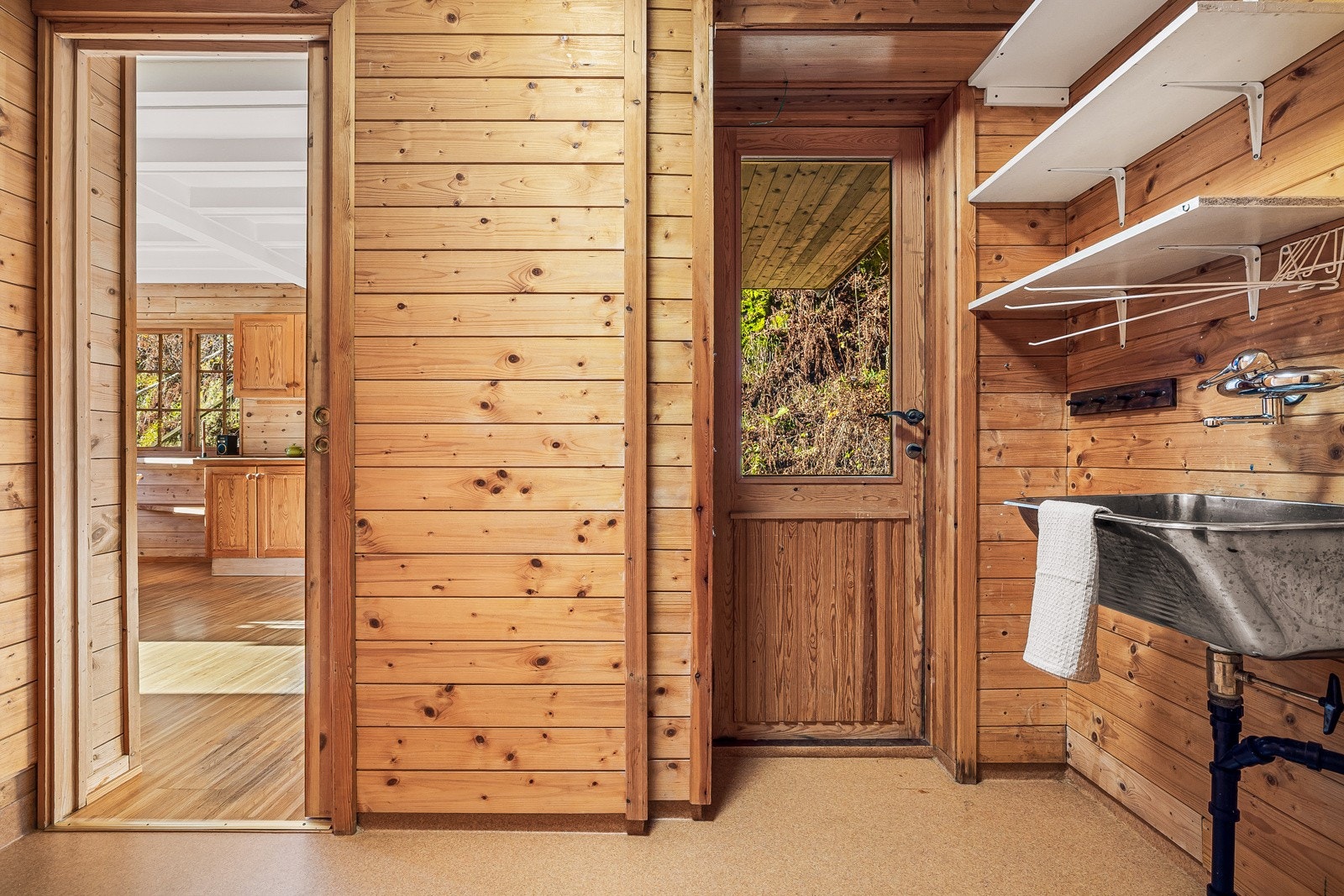 Det er også utgangsdør fra vaskerommet Galleribilde