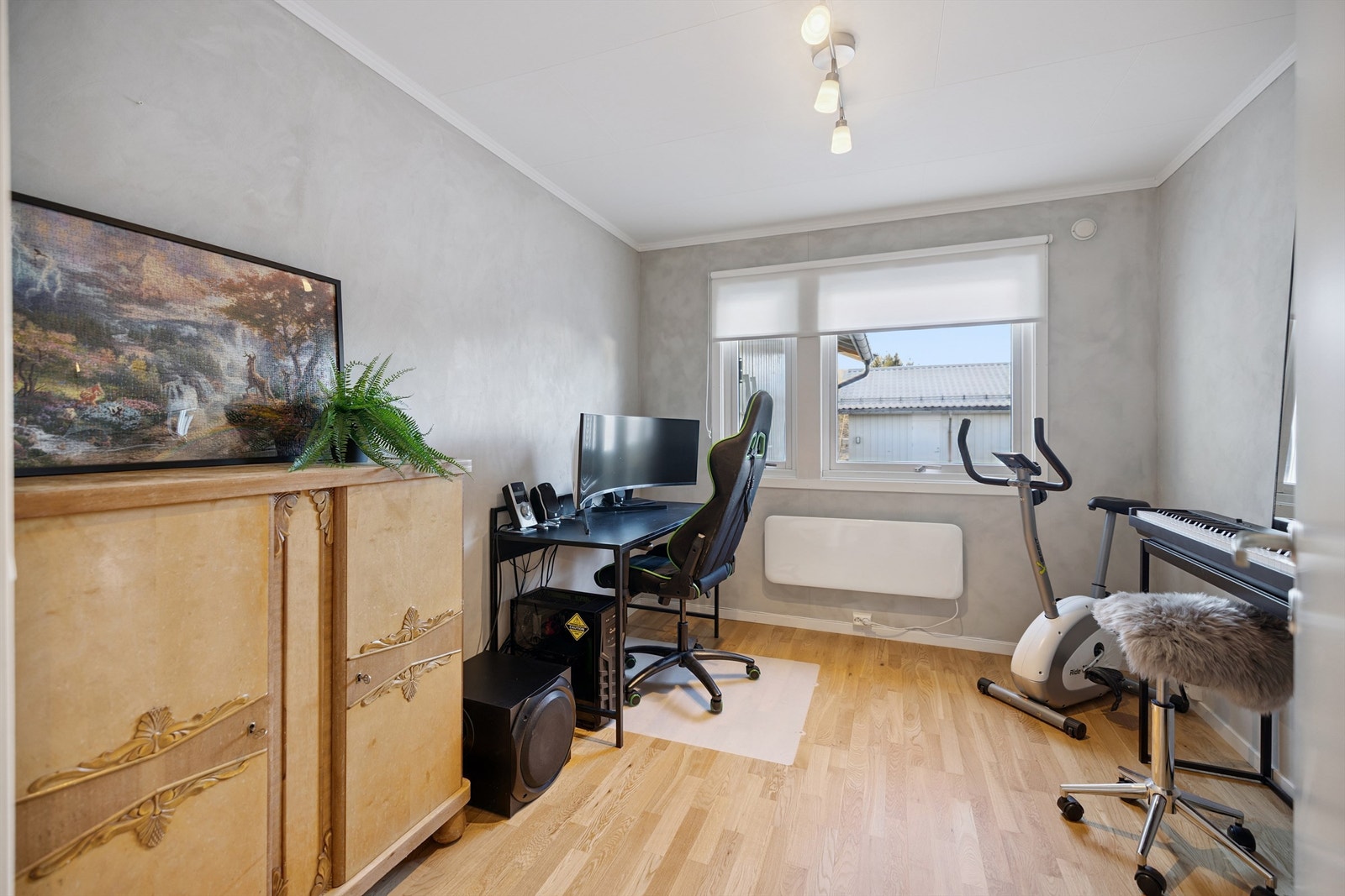 Soverommene har en nøytral fargepalett og er enkle å møblere. Galleribilde