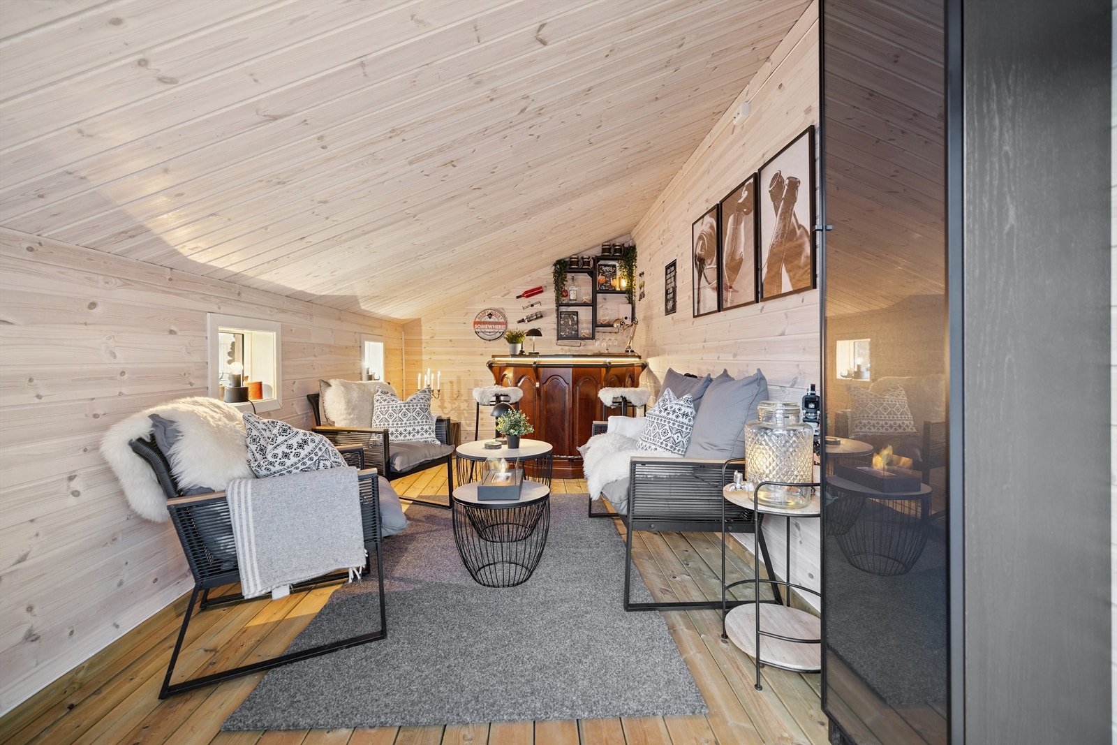 Hagestuen ble etablert i 2024 og har trepanel på vegger og i himling. Galleribilde