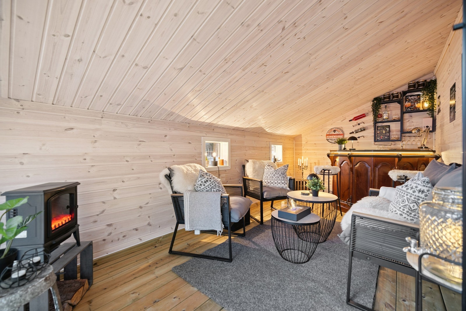 Dette er et lunt og sosialt rom som forlenger utendørssesongen. Galleribilde