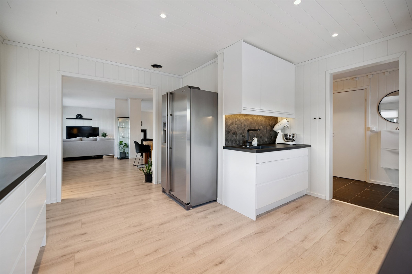 Kjøkkenet er sikret med både lekkasjevakt og komfyrvakt. Galleribilde