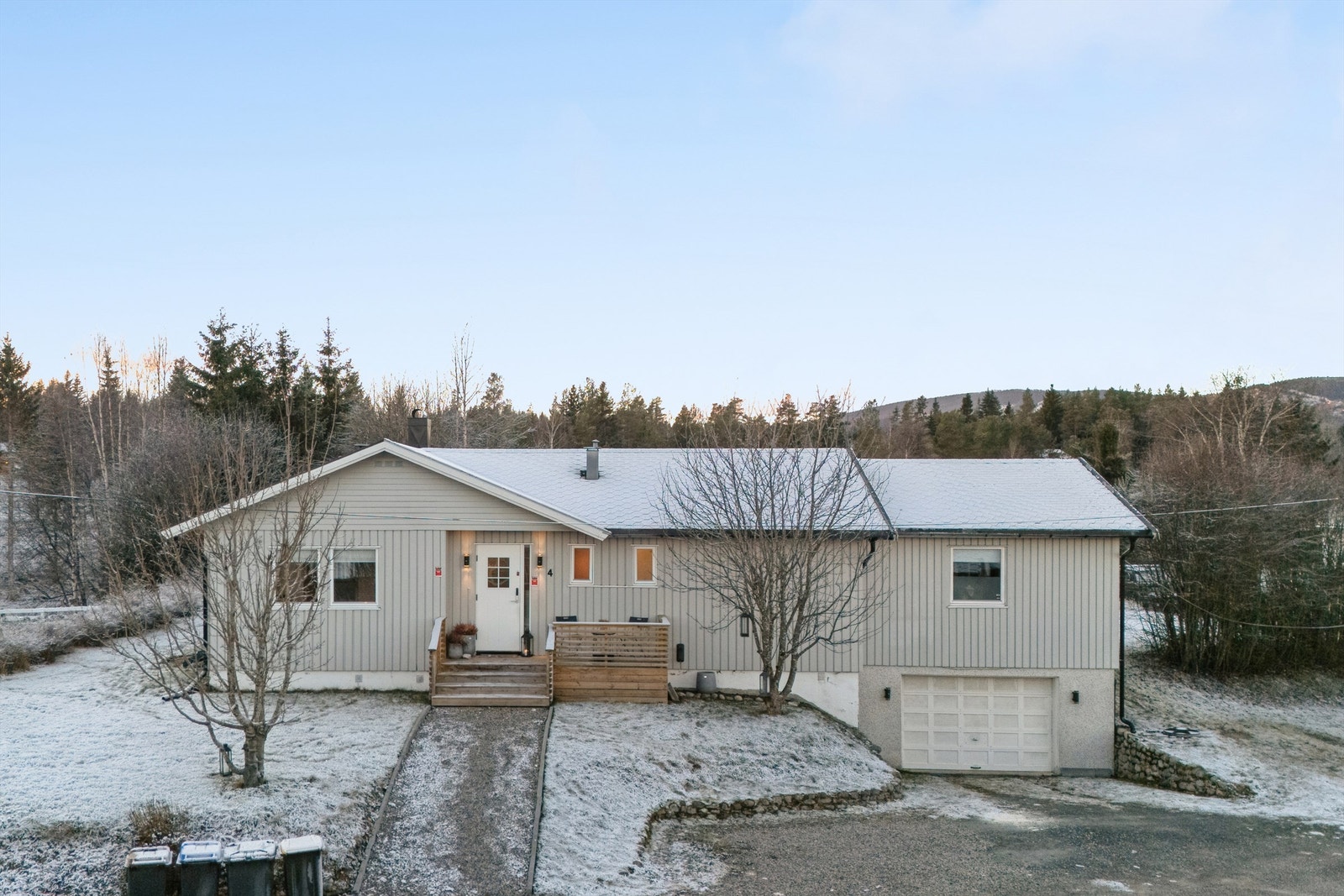 Boligen er oppført i 1974, og er betydelig oppgradert de senere årene. Galleribilde