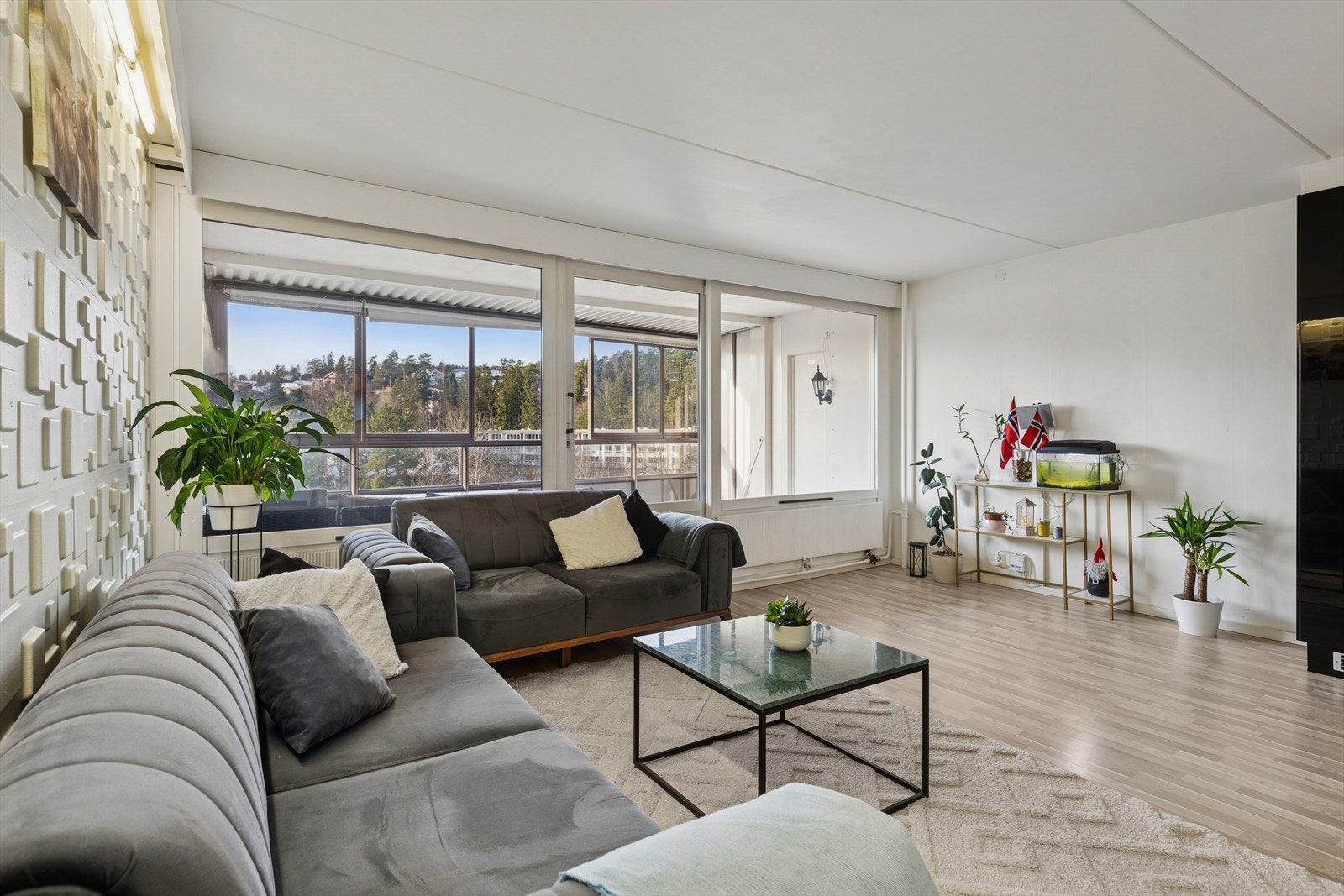 Leiligheten har en åpen og sosial stue-/kjøkkenløsning. Galleribilde