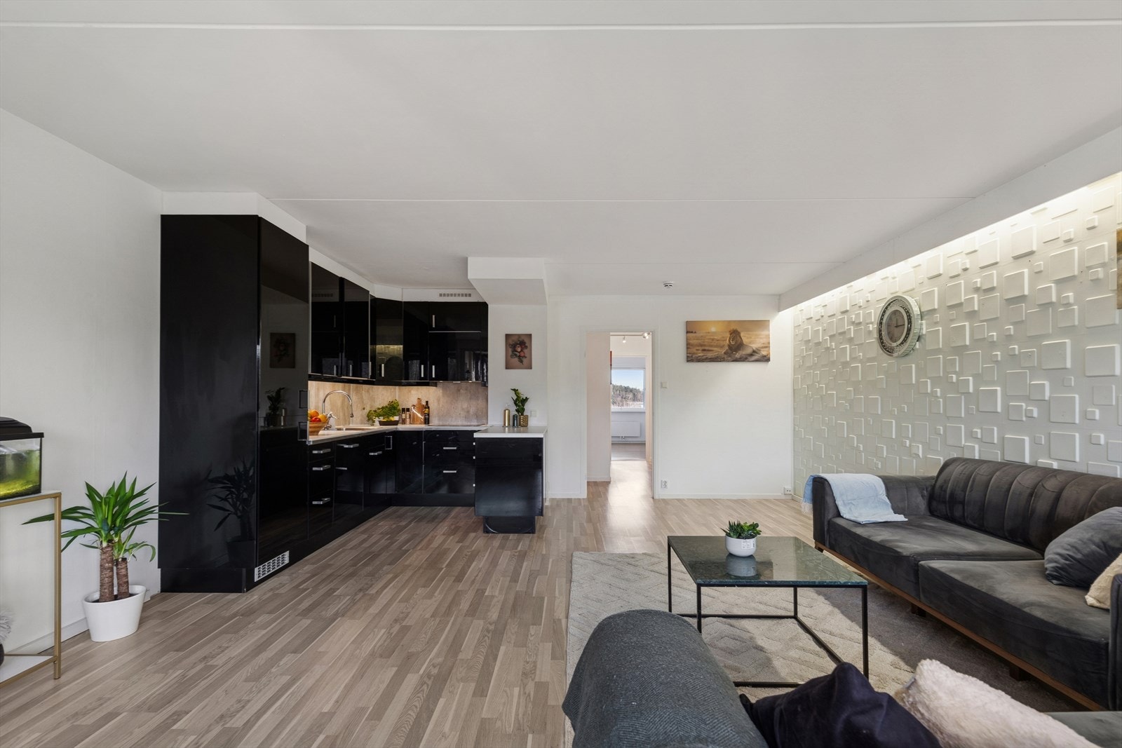 Varmtvann, fyring og grunnpakke internett via OBOS OpenNet er inkludert i felleskostnadene. Galleribilde