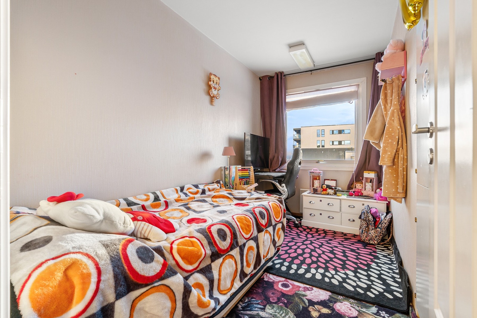 Tredje soverom på 7,5 m², perfekt som barnerom, gjesterom eller kontor. Galleribilde