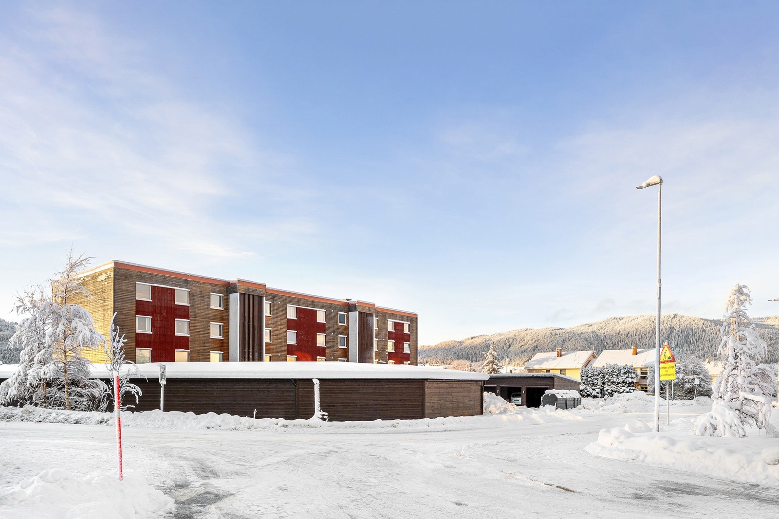 Området fremstår som svært attraktivt med sin tilbakketrukkede beliggenhet, samtidig som at man har gangavstand til Orkanger sentrum med alle de servicefasiliteter dette medfører. Galleribilde