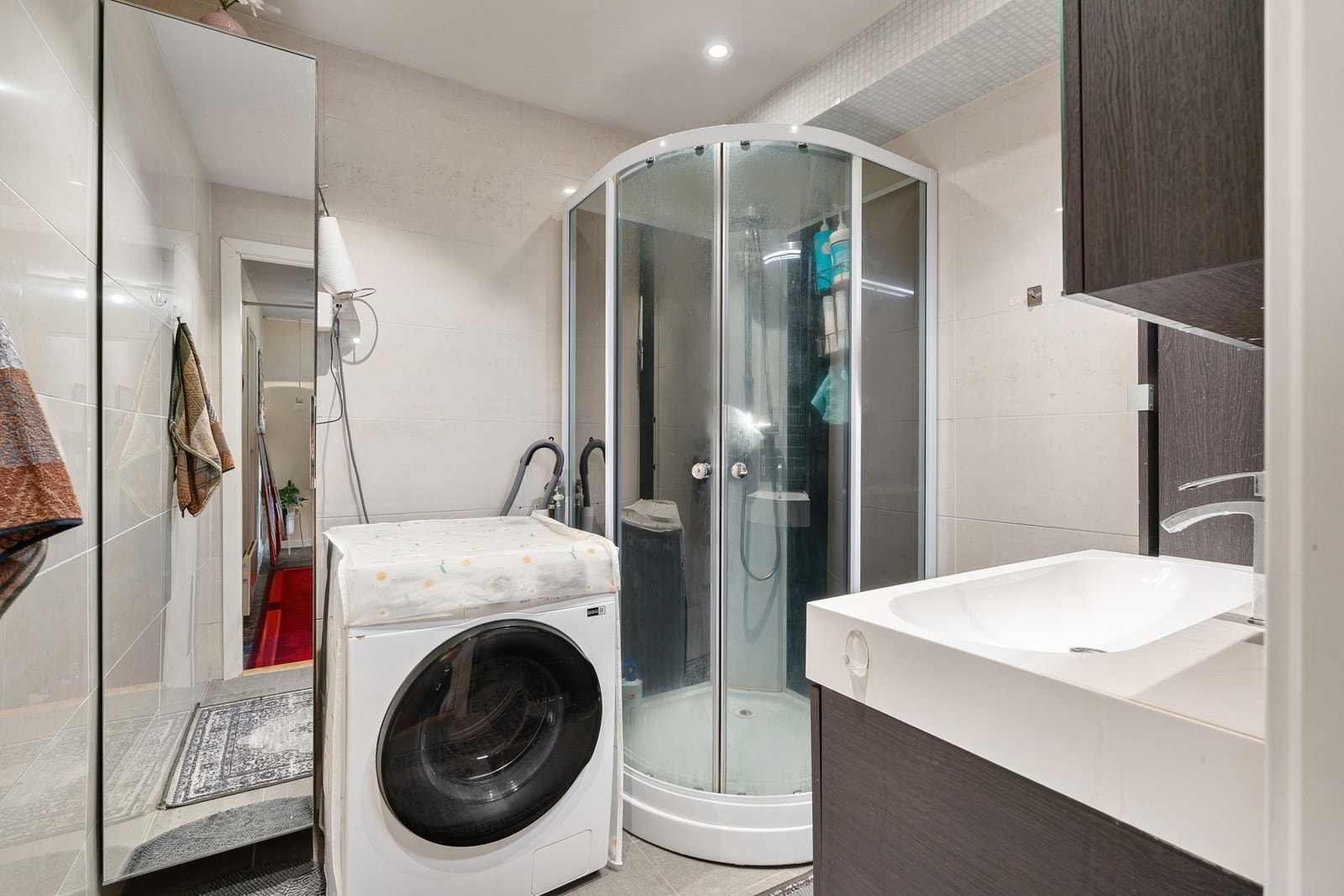 Pent flislagt bad med behagelig gulvvarme. Galleribilde