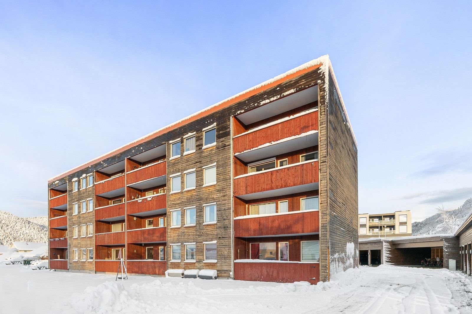 Boligen ligger i et sentrumsnært område på Orkanger. Fra boligen er det kort avstand til både barnehage og skole. Galleribilde