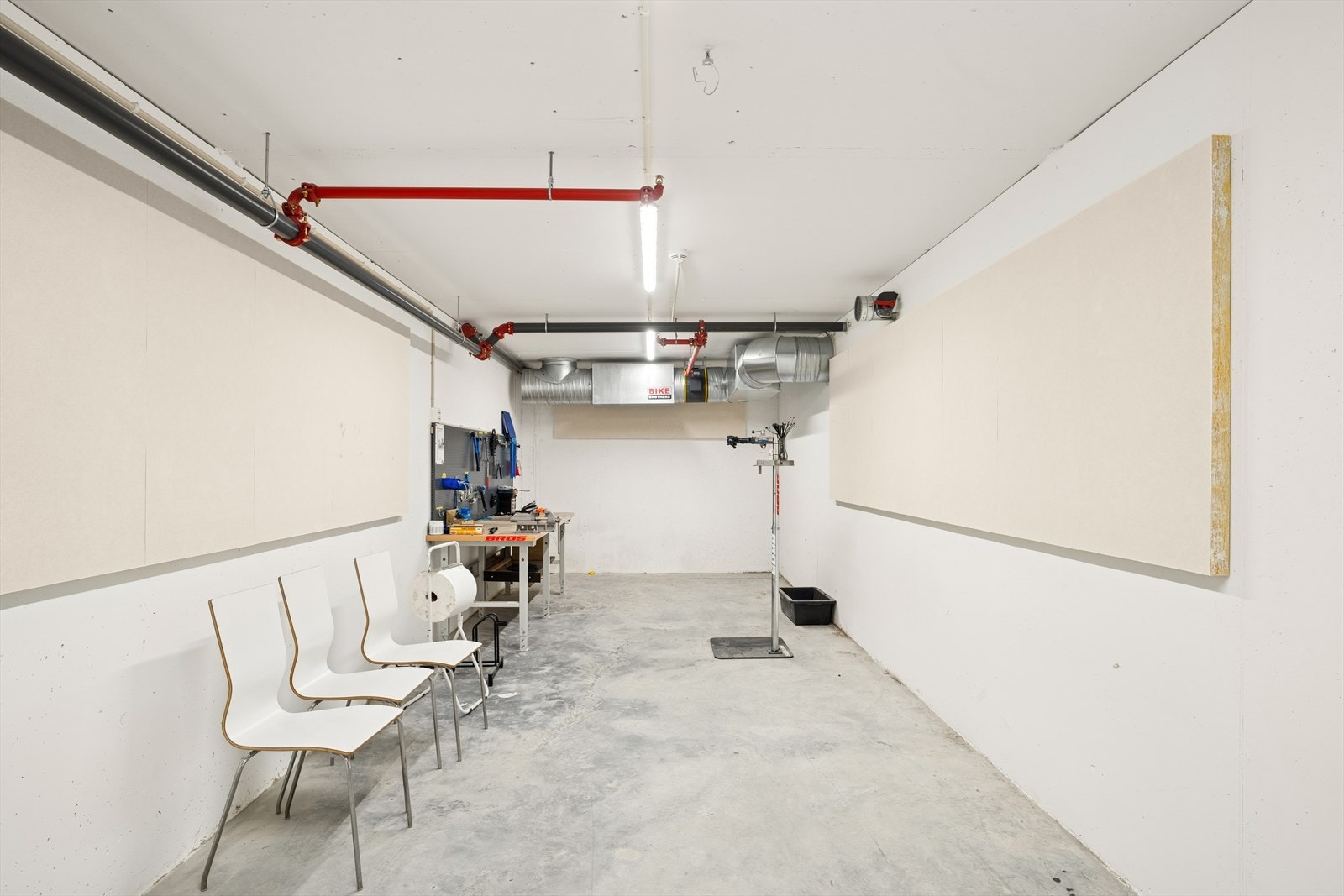 Sameiet tilbyr både fellesrom, gjestehybler, sykkelparkering og her sykkelverksted som beboerne kan låne/leie. Galleribilde