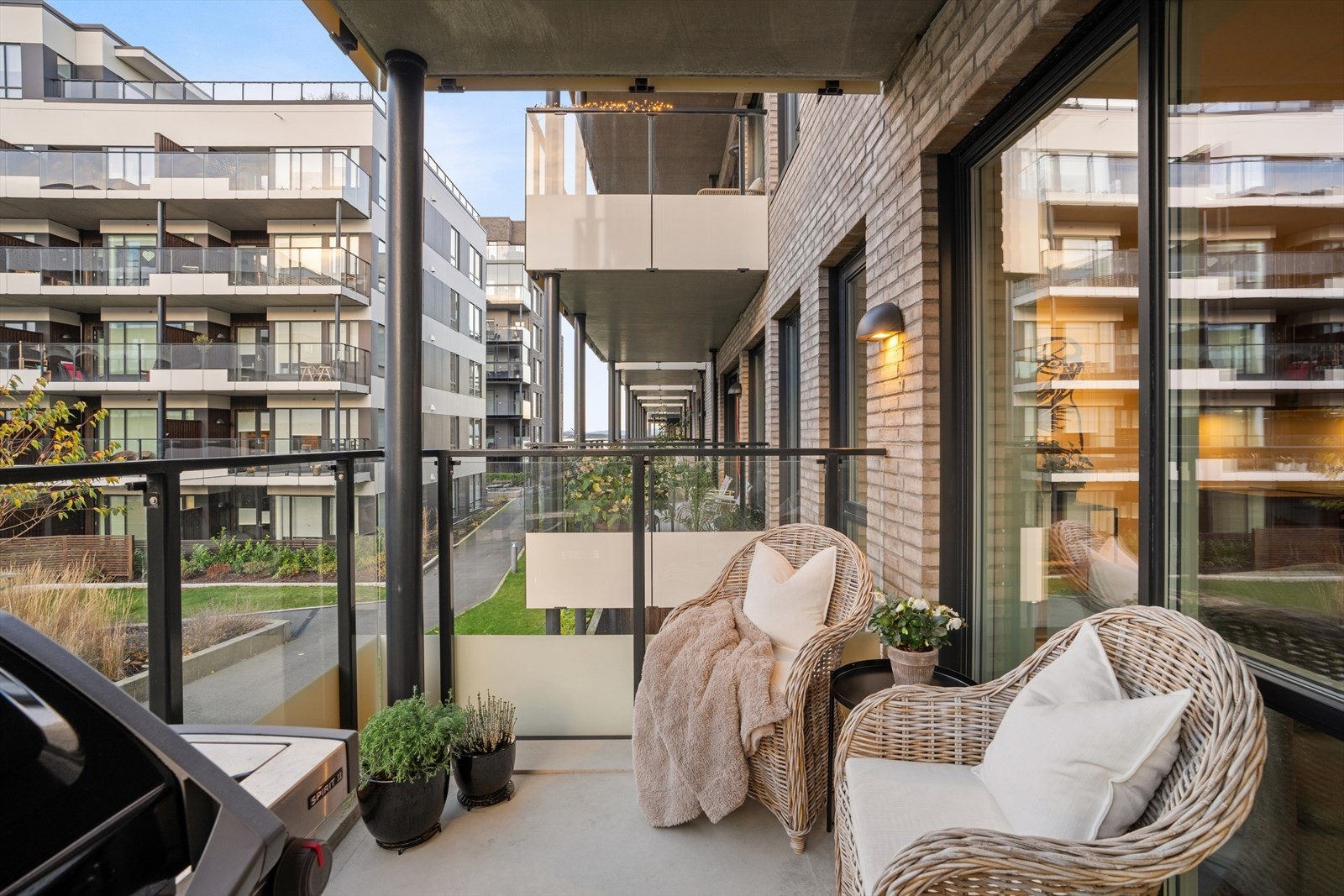 Her har man plass til å møblere med både sittegruppe og grill. Galleribilde