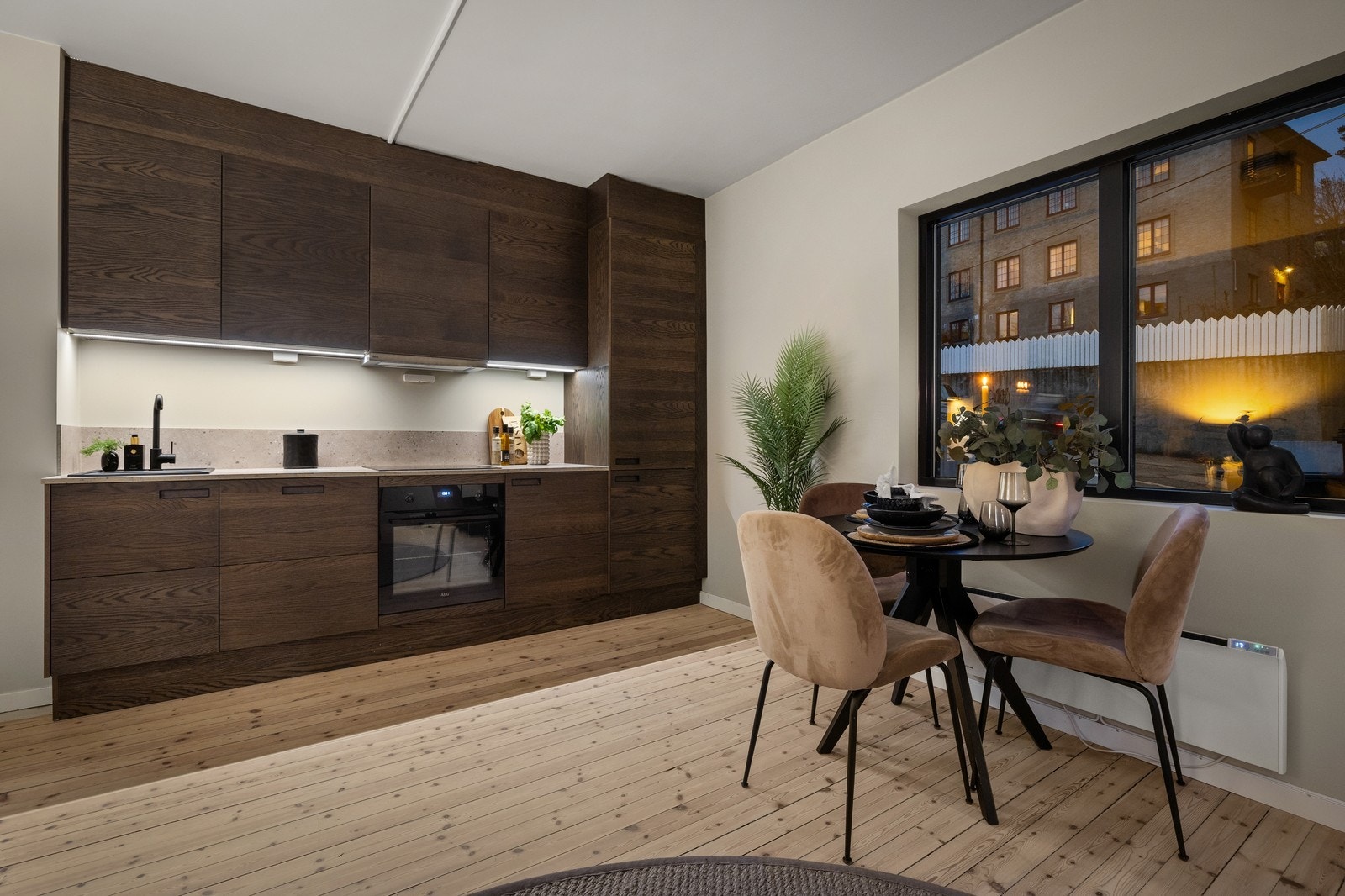 Moderne kjøkken med kvalitetsinnredning. Galleribilde