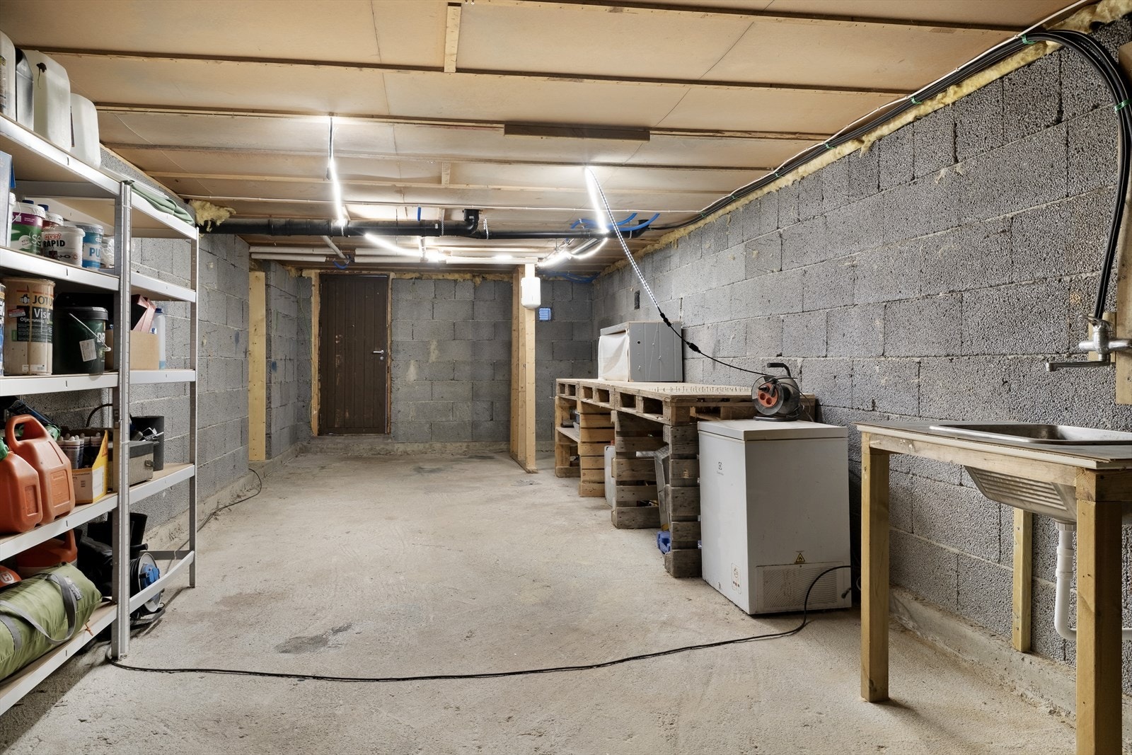 Kjellar med god lagringsplass. Galleribilde