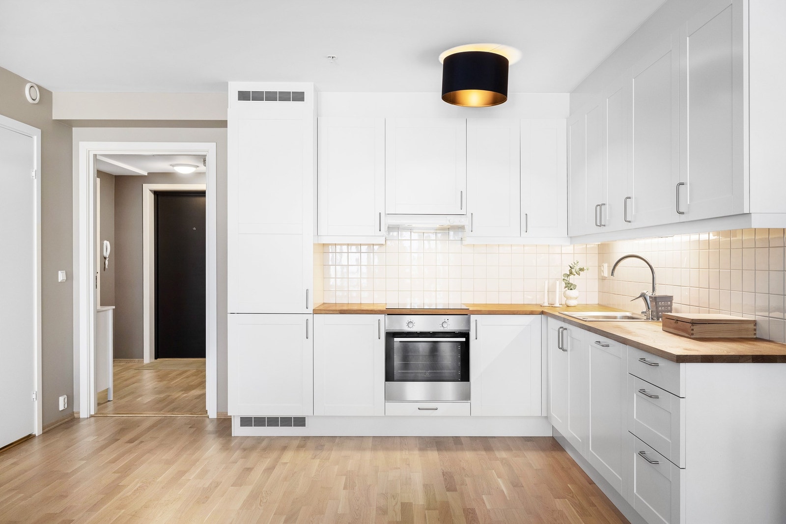 Lyst og pent kjøkken. Galleribilde